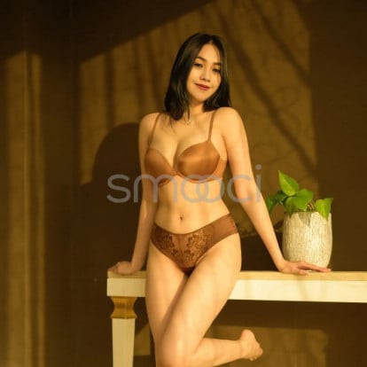 Akiko torres – Available again . Happy weekend.  Book now 🥰