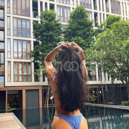 Alisa – Chilling in. Phuket wanna join hit me up !!:)