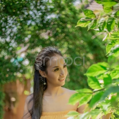 Anissa – Hi guys!! I'm available 