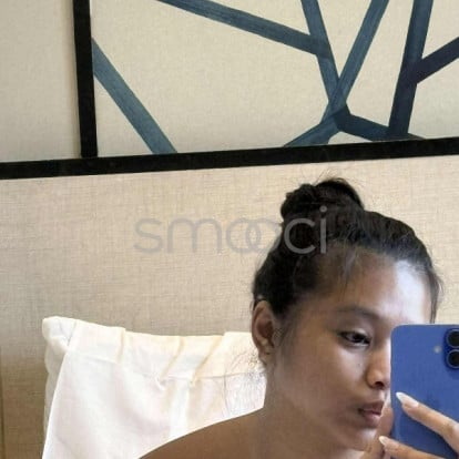 Boo – Any daddy available before i leave malaysia 😝