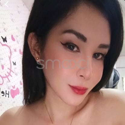 Chloe –  Trans available 