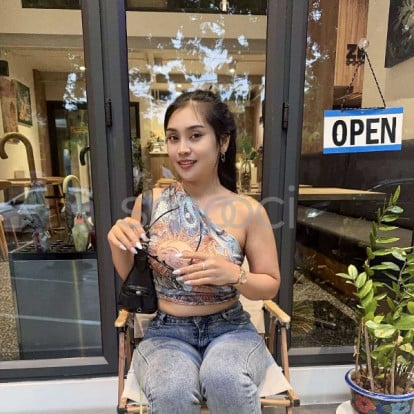 Jasmine – Would you like to meet me?