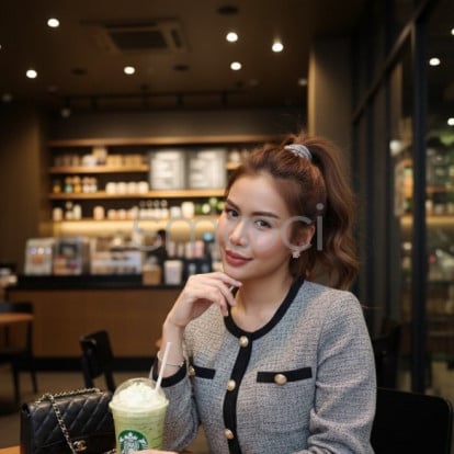 Kikee – Coffee with me babe🥱