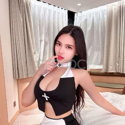 Kira – Hi darling! I'm just arrived Singapore wanna visit me? And let's enjoy each other 😋