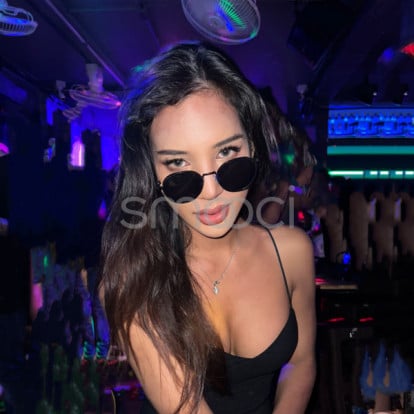 Lalisa – I know I should give up drinking, but I am not a quitter.😜 want to go out to drink with me tonight?🤪