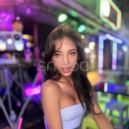 Lalisa – Got my mind on your body
And your body on my mind
Got a taste for the cherry
I just need to take a bite :-P