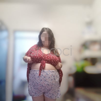 Lisa – 我現在對你很熱情。  這樣的歐洲胖妞你想要嗎？我都是你的。  160 公分和 95 公斤自然 42G 英國尺寸的乳房。東亞或東南亞男性僅透過