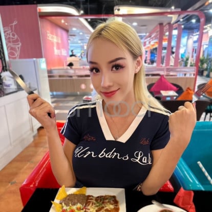 Lydia – Yummmmmm