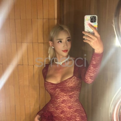 Lydia – Well, Am I making red becomes your new favorite color now? 💋😘