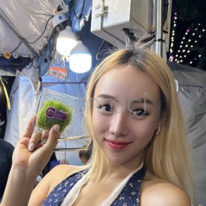 Lydia – Anyone craving for a dessert that's hot 🔥 and juicy? Here I am 😈