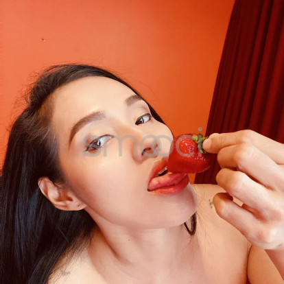 Melanie – lick me pls👅