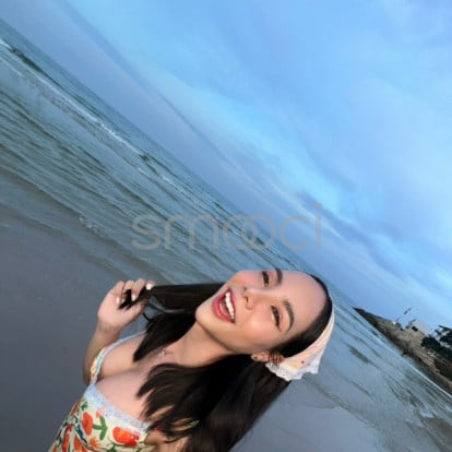 Mia – 😁