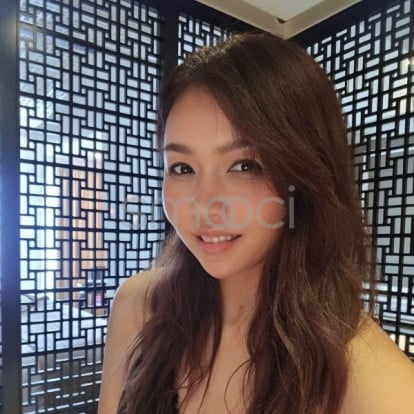 Mina – Start day by make u....😘🍌🤭