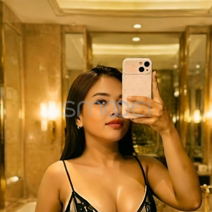 Mira – Elegant, friendly, and ready to make your day better ❤️❤️