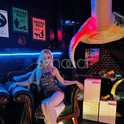Nina Macau Escort