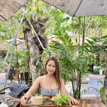 Nina – Hi I'm available now 