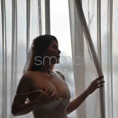 Nora – Rainy day like this would be nice to snuggle in bed 💋❤️❤️