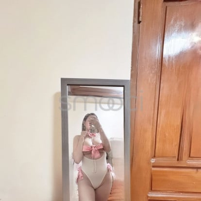 Olivia – tall, sensual, sexy, witty, slippery 😉