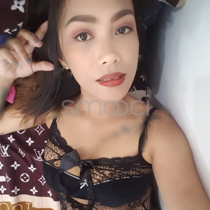 Rica – Hi lets meet im available today
