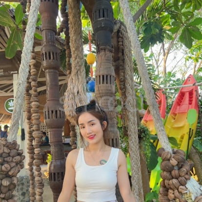 Rica – Hi I'm available now 