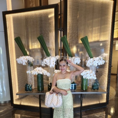 Rinda – Does anyone want to float a krathong with me today?