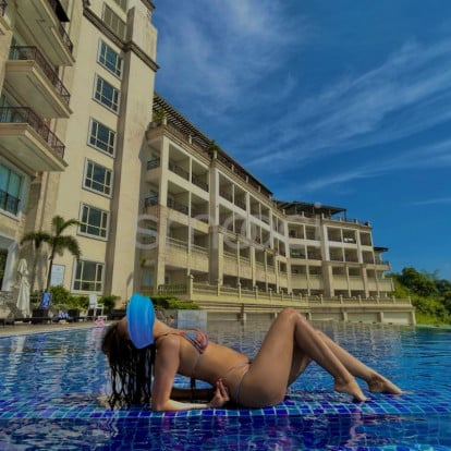 Ryn – Can you rub the sunscreen on my back