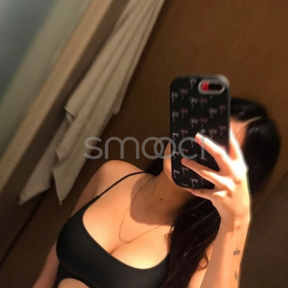 Selena – If this view caught your attention... Imagine the rest of the experience. Take this chance to make an appointment with me book now 😍😘❤️ 