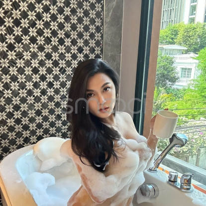 sweet.france – Cum and join me 🛁🫧💋