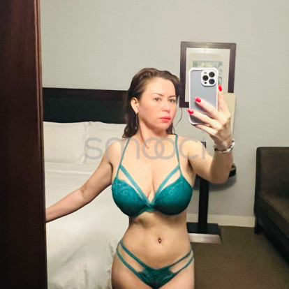 Vanessa – Available for 3 days more in sg 💚 thank you gentleman 