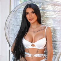 Ariana Sparkles London Escort