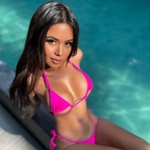 Bella Smooci model
