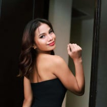 Kira Manila Escort