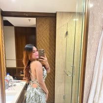 Laura anatasya Smooci model