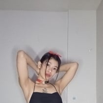 Mae Smooci model