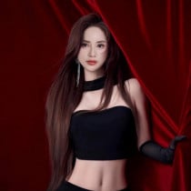 Miu Miu Smooci model