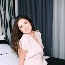 Nadya Manila Escort