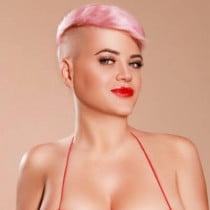 Pink Smooci model