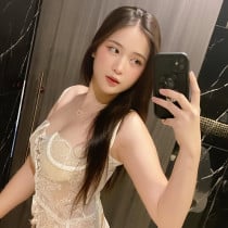 Pratiwi Smooci model