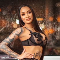 Raissa Sparkles London Escort