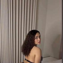 Salma Dubai Escort