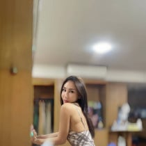 Weeny Bangkok Escort
